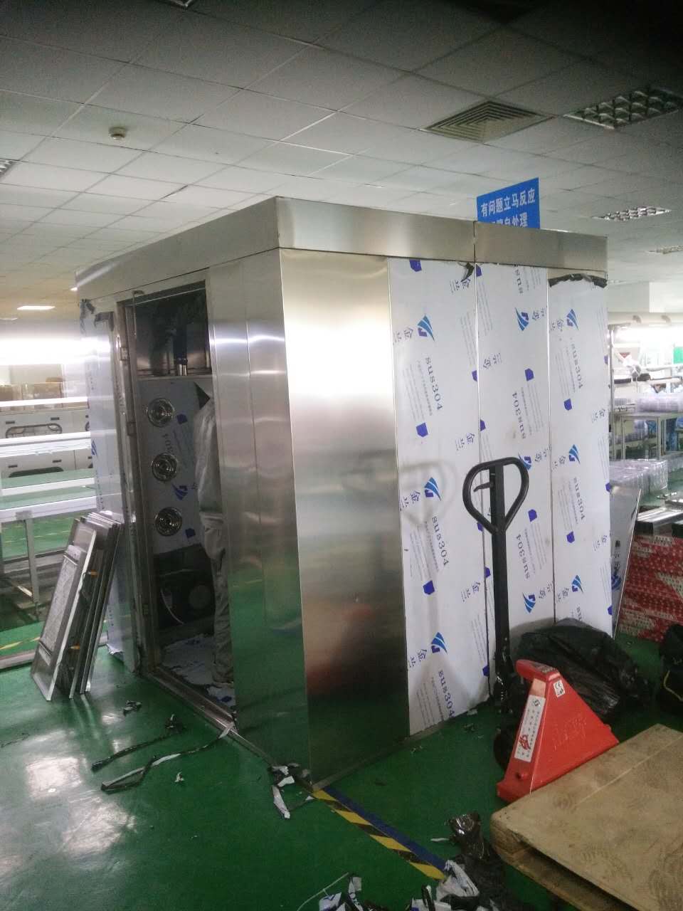 1400*1200*2200雙人三吹不銹鋼風(fēng)淋室(自動感應(yīng)吹淋)